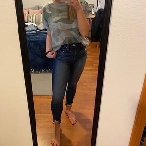 • dark wash jean •